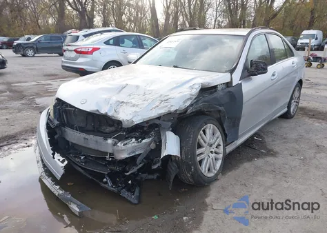 2008 Mercedes-Benz C 300 Luxury/Sport z USA, uszkodzony, nr VIN WDDGF54X28F101119